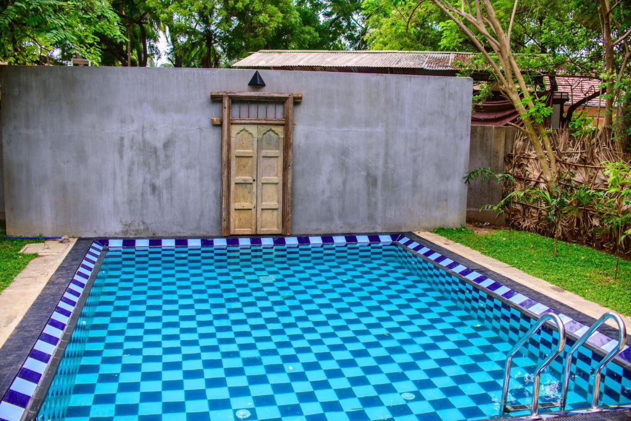 Thambu Illam Hotel Jaffna Bagian luar foto