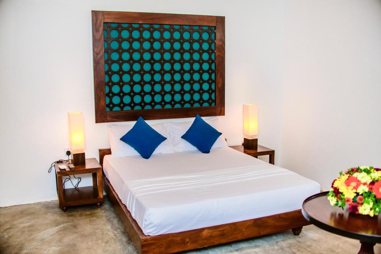 Thambu Illam Hotel Jaffna Bagian luar foto