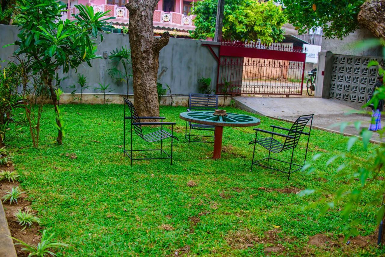 Thambu Illam Hotel Jaffna Bagian luar foto