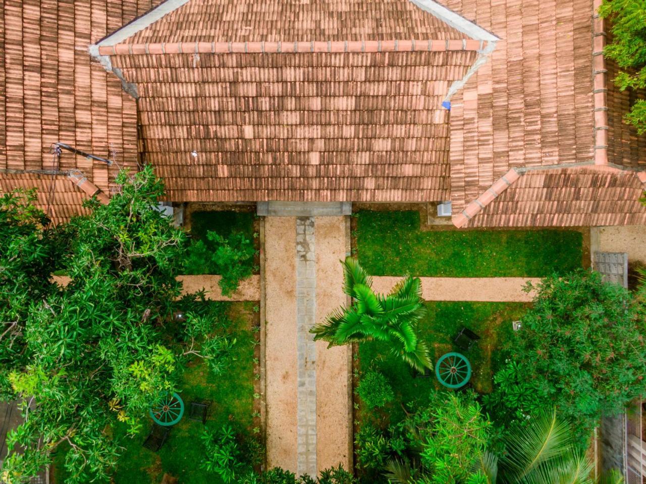 Thambu Illam Hotel Jaffna Bagian luar foto