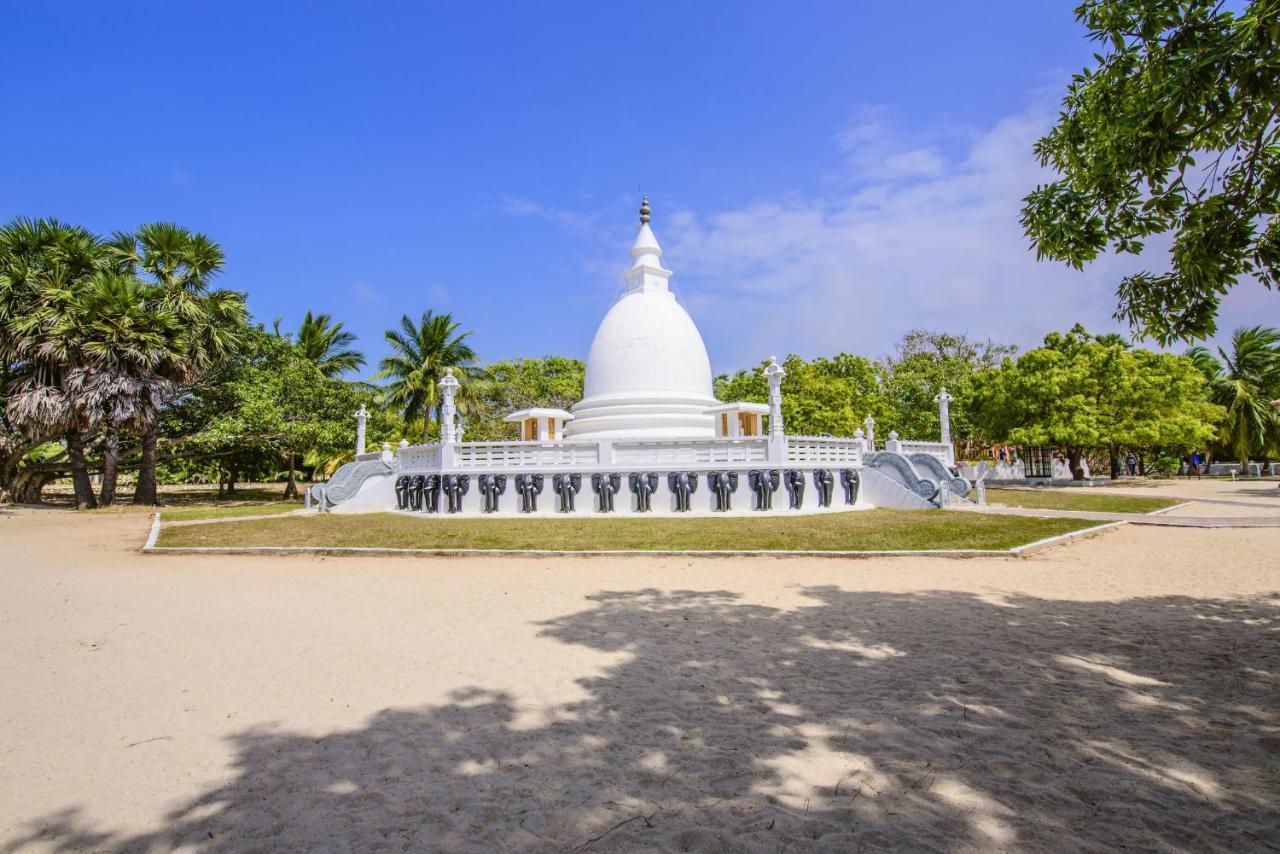 Thambu Illam Hotel Jaffna Bagian luar foto